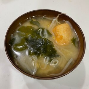 定番☆ワカメと厚揚げともやしの味噌汁